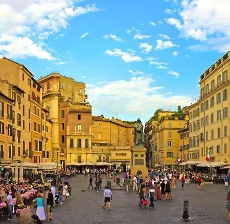 Warm Charming Apartment In Campo De Fiori Rome Exterior photo